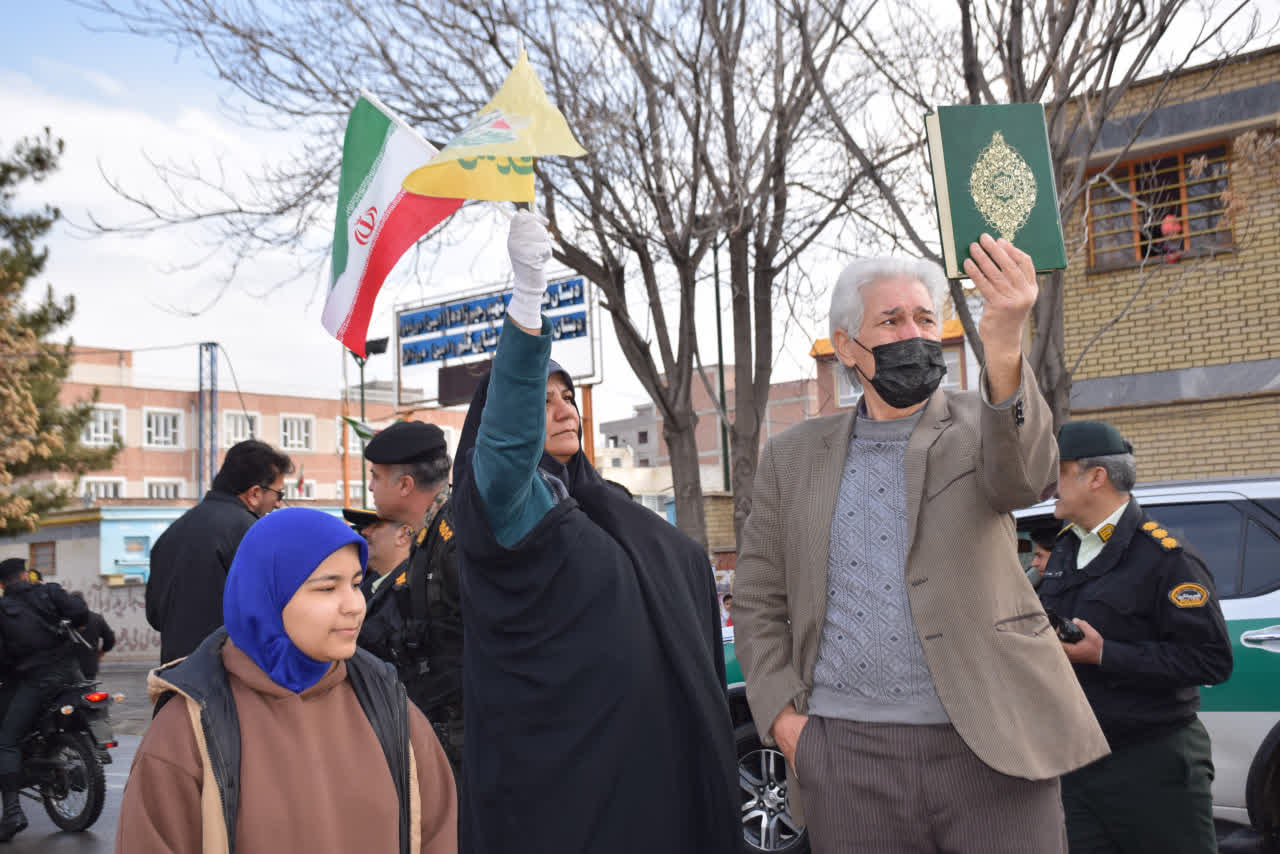 جلوه هایی از حضور پرشور مردم میاندوآب در راهپیمایی 22 بهمن +تصاویر