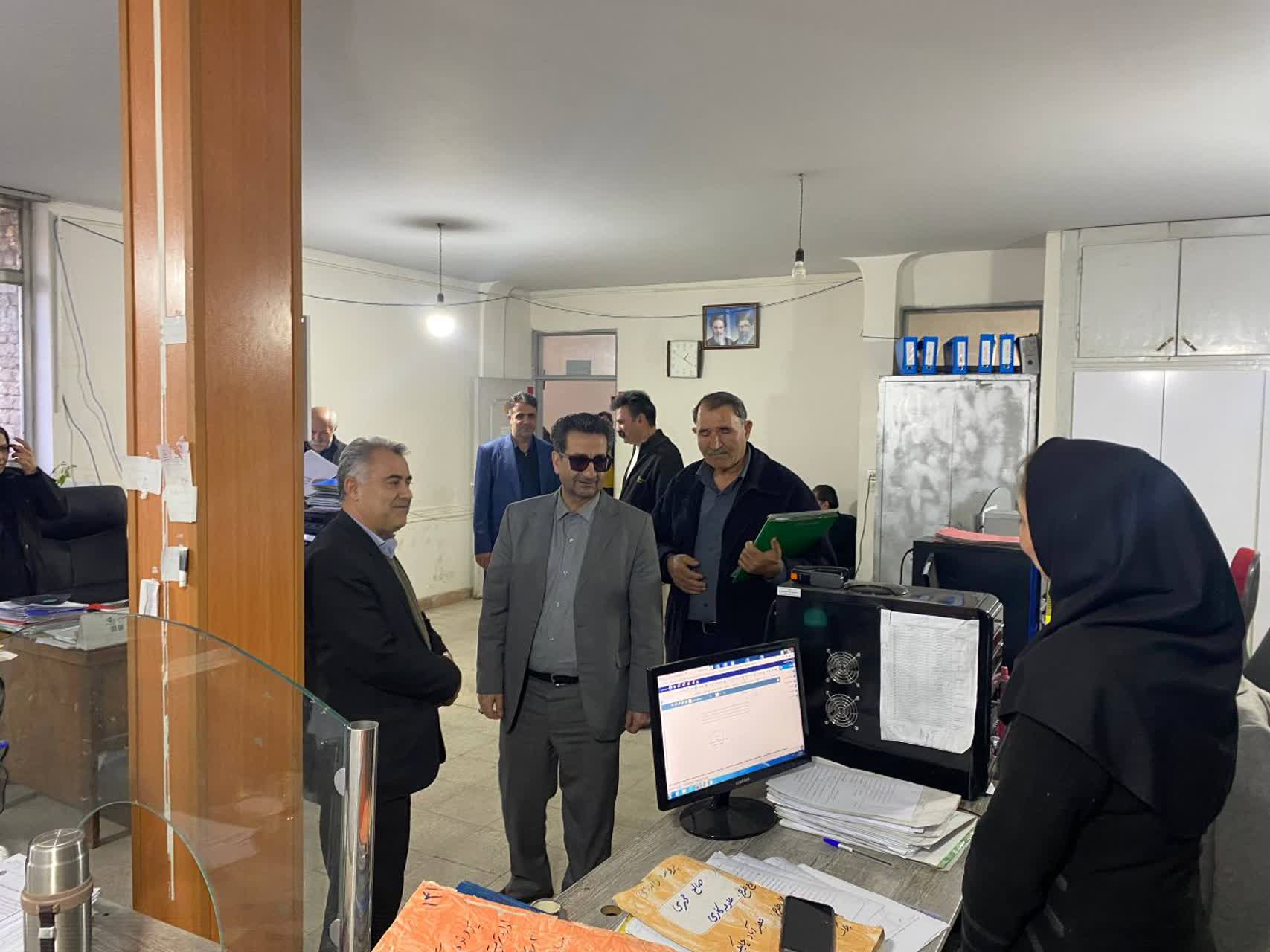 بازدیدسرزده فرماندار میاندوآب از جهادکشاورزی+ تصاویر