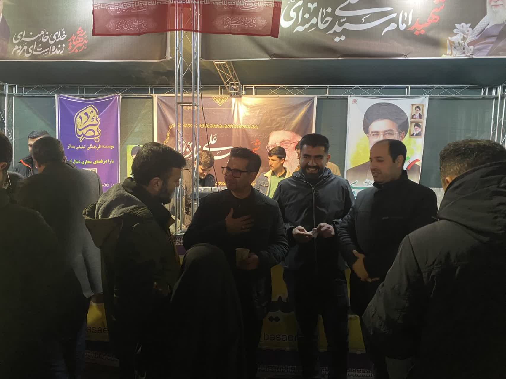 حضور فرماندار  و امام جمعه میاندوآب‌ در میان جوانان انقلابی و بسیجی