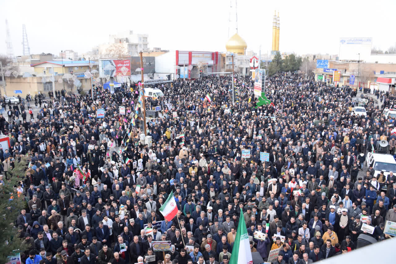 جلوه هایی از حضور پرشور مردم میاندوآب در راهپیمایی 22 بهمن +تصاویر