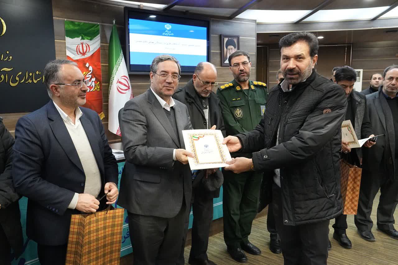 نشست صمیمی رضا رحمانی استاندار آذربایجان‌غربی با جمعی از رزمندگان غواص دفاع مقدس استان ظهر امروز برگزار شد.