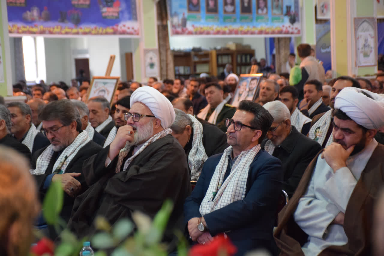 اجلاسیه نهایی 850 شهید شهرستان میاندوآب در راستای دومین کنگره ملی 12هزار شهید آذربایجان‌غربی در مصلای امام خمینی (ره) میاندوآب برگزار شد.