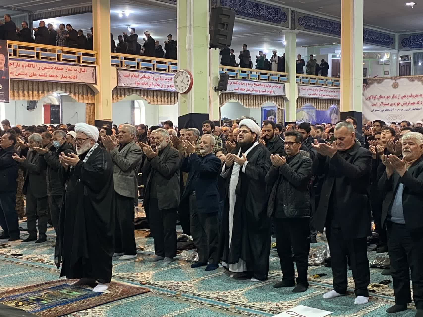 امیر تیموری، معاون استاندار و فرماندار ویژه میاندوآب در آخرین نماز جمعه ماه مبارک رمضان  حضور یافت