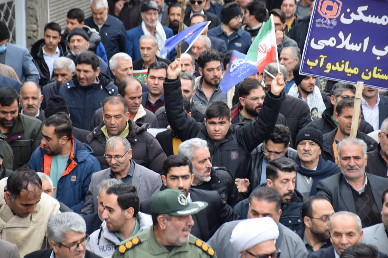جلوه هایی از حضور پرشور مردم میاندوآب در راهپیمایی 22 بهمن +تصاویر