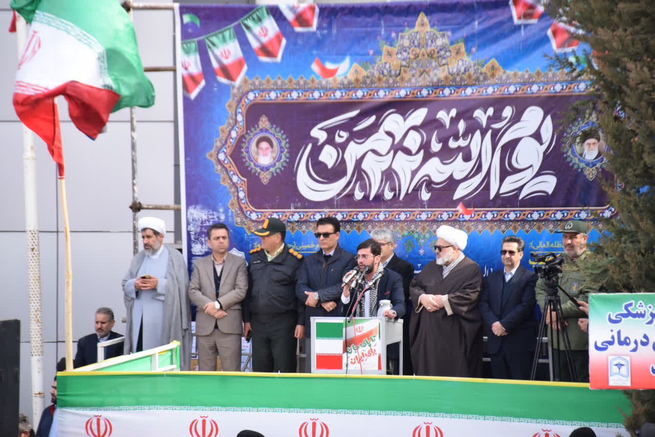 جلوه هایی از حضور پرشور مردم میاندوآب در راهپیمایی 22 بهمن +تصاویر