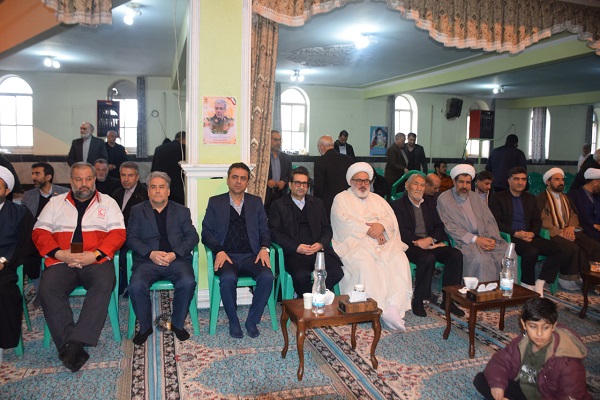 همایش معنوی "قرآن؛ نقشه راه انقلاب تا ظهور" با هدف انس با قرآن، تقویت وحدت ملی و محکومیت هتک حرمت به ساحت مقدس این کتاب آسمانی در مصلای امام خمینی (ره) میاندوآب برگزار شد