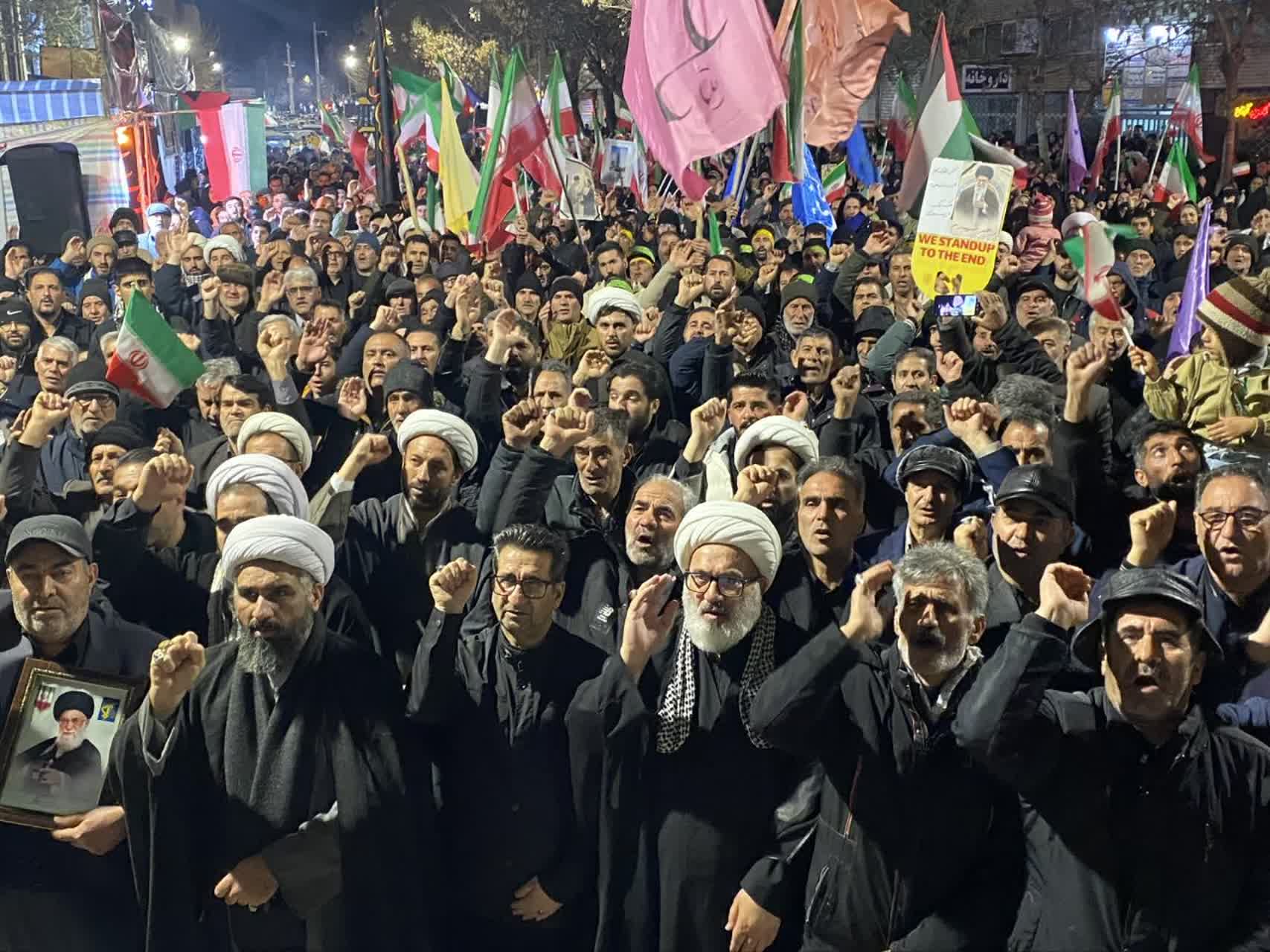 تداوم اجتماعات شبانه و حضور خیابانی مردم شهیدپرور و انقلابی میاندوآب در حمایت از رزمندگان و بیعت با رهبر معظم انقلاب