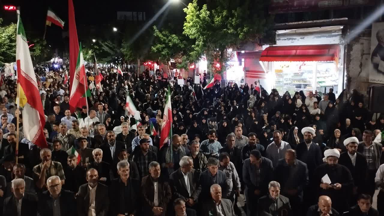 تدوام تجمع شبانه و حضور خودجوش مردم میاندوآب در دفاع از عزت و اقتدار ایران اسلامی