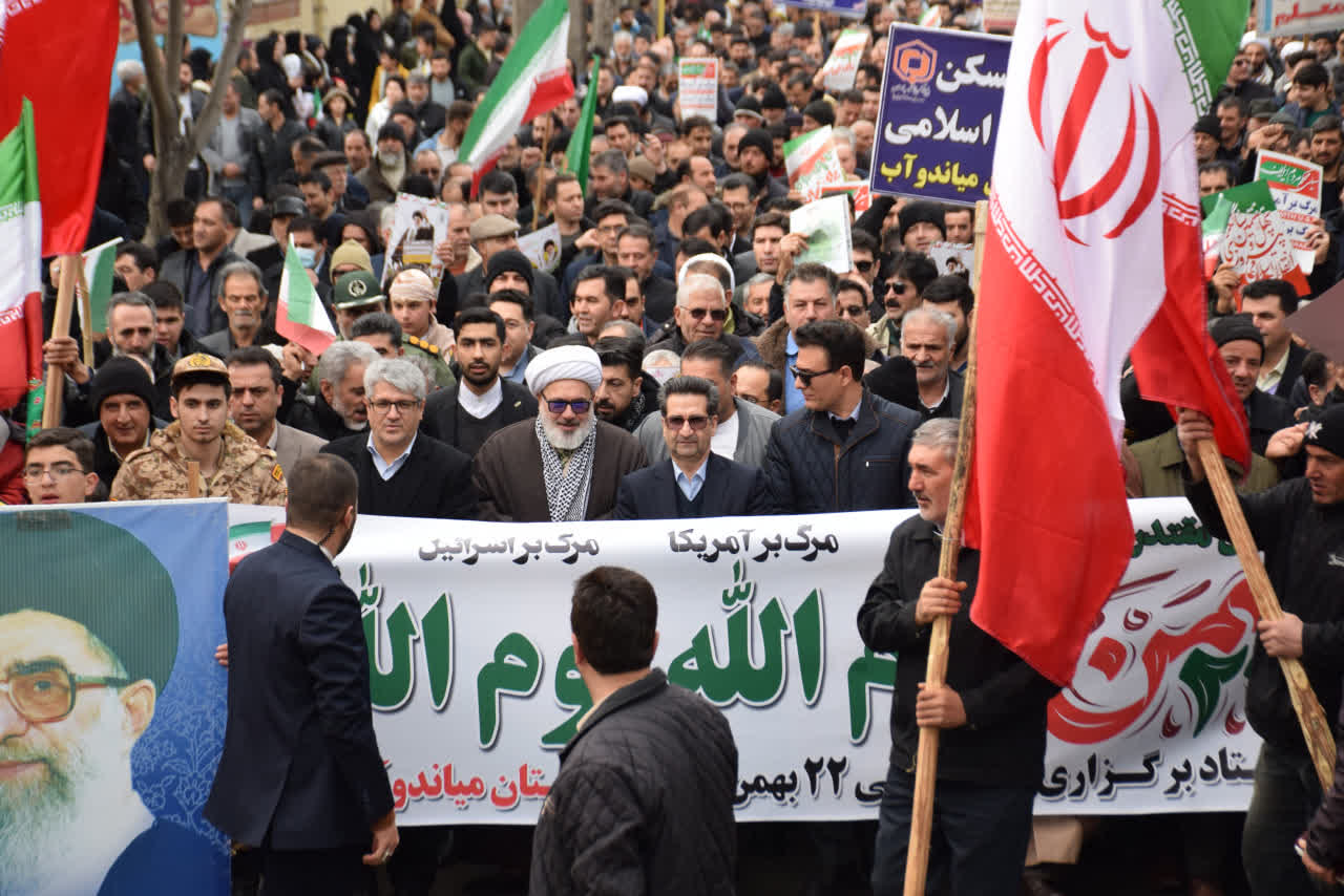 جلوه هایی از حضور پرشور مردم میاندوآب در راهپیمایی 22 بهمن +تصاویر