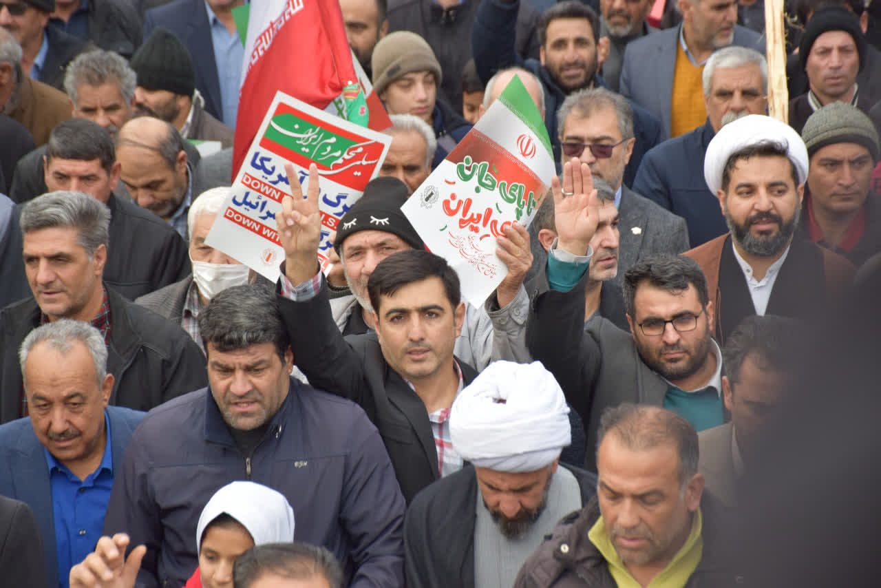 جلوه هایی از حضور پرشور مردم میاندوآب در راهپیمایی 22 بهمن +تصاویر