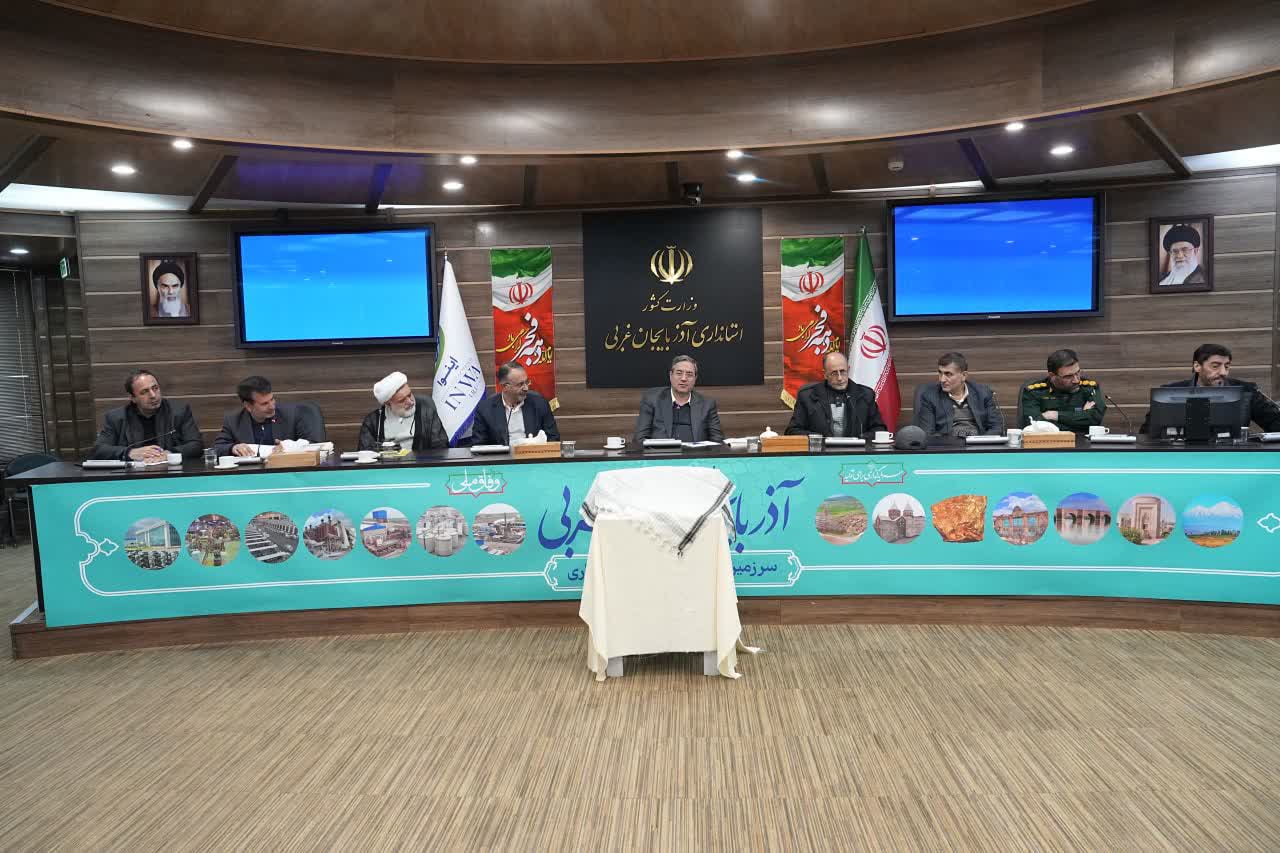 نشست صمیمی رضا رحمانی استاندار آذربایجان‌غربی با جمعی از رزمندگان غواص دفاع مقدس استان ظهر امروز برگزار شد.