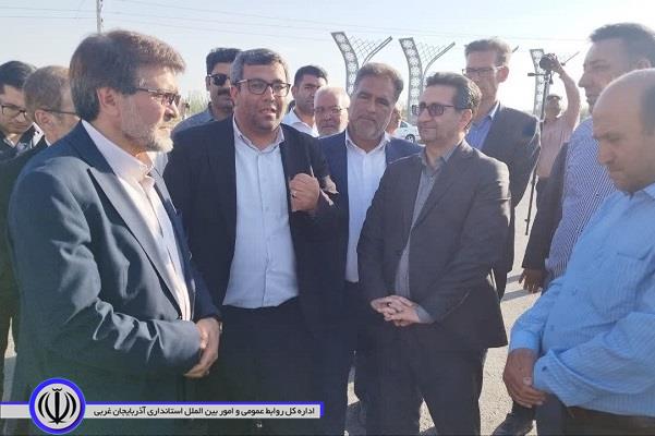 فرماندار ویژه میاندوآب همراه با علی احمدی، نماینده مردم شریف شهرستانهای میاندوآب، باروق و چهاربرج در مجلس شورای اسلامی از روند اجرای پروژه ساماندهی ورودی شهر بکتاش بازدید کرد