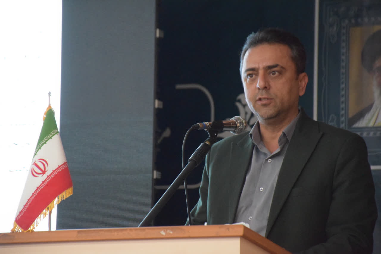 همایش گرامیداشت روز جهانی خاک در شهرستان میاندوآب با حضور فرماندار و جمعی از مسئولان، کارشناسان و بهره‌برداران بخش کشاورزی در سالن آمفی تئاتر فرمانداری برگزار شد+تصاویر