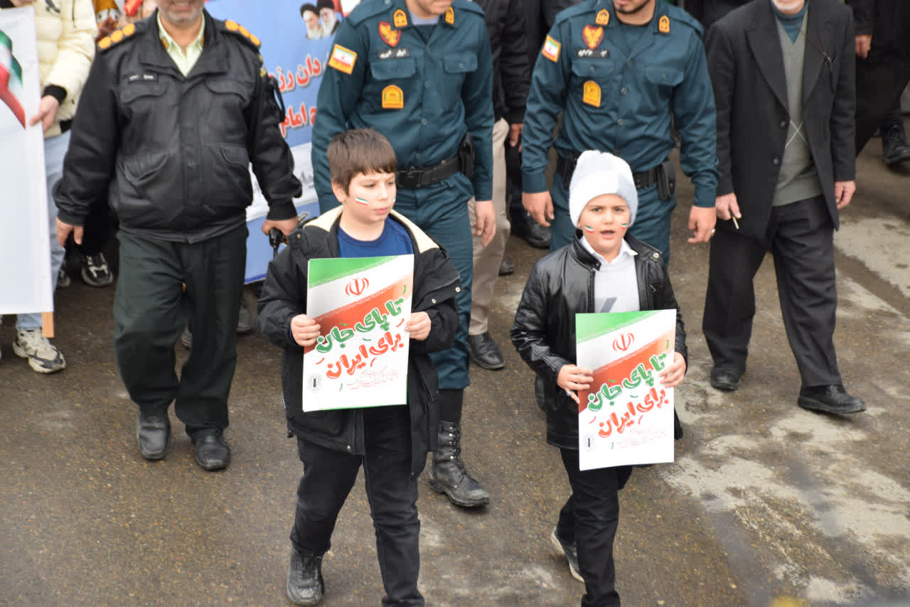 جلوه هایی از حضور پرشور مردم میاندوآب در راهپیمایی 22 بهمن +تصاویر