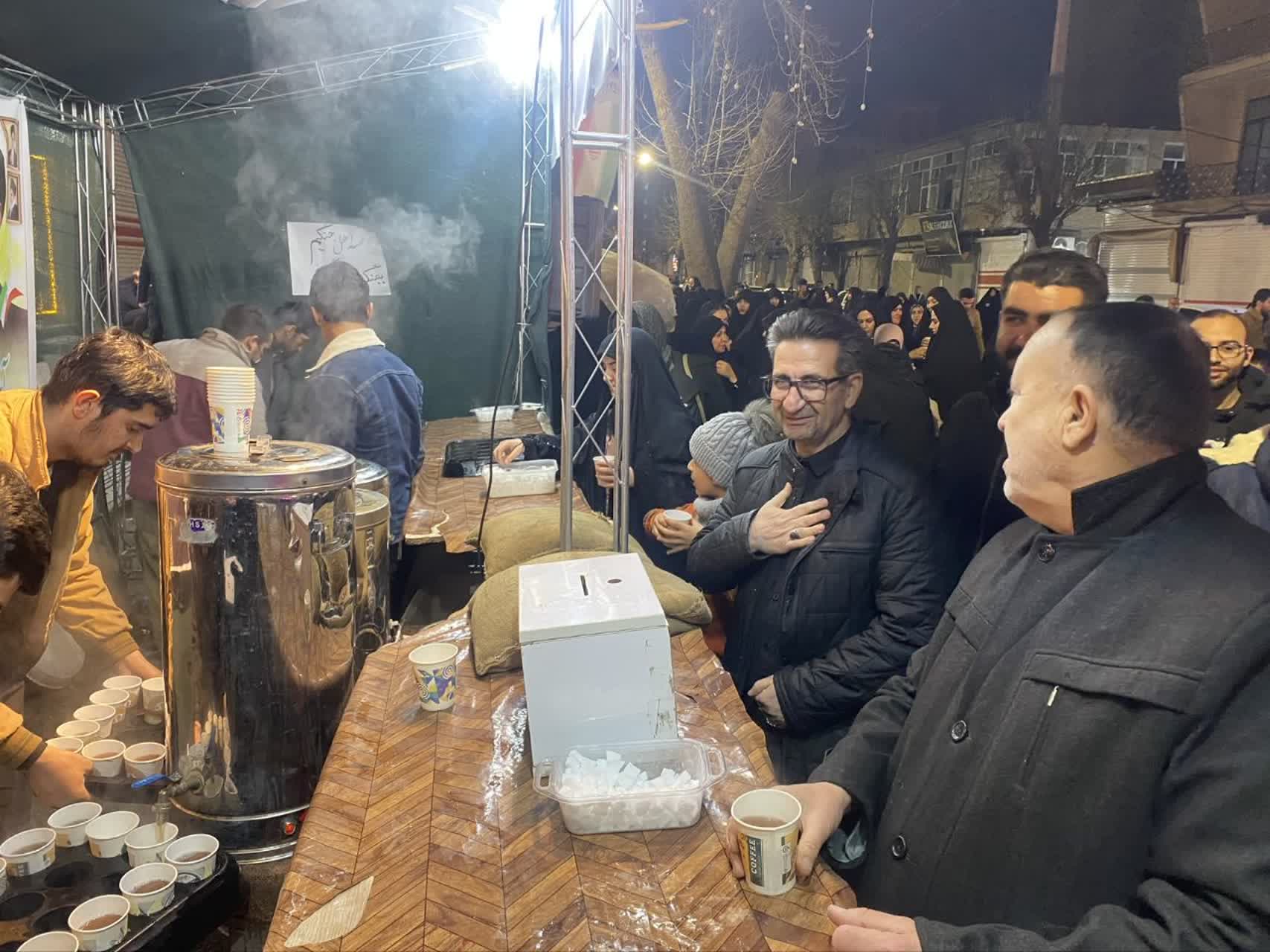 حضور فرماندار  و امام جمعه میاندوآب‌ در میان جوانان انقلابی و بسیجی