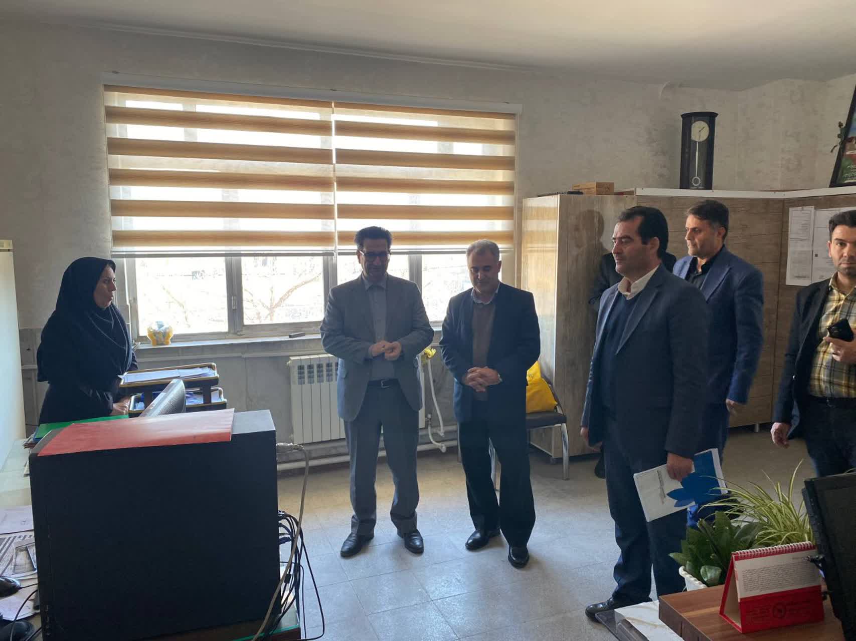 بازدیدسرزده فرماندار میاندوآب از جهادکشاورزی+ تصاویر