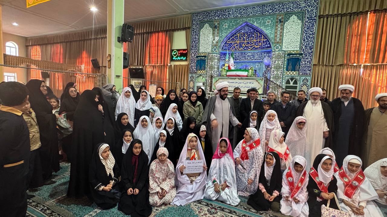 امیر تیموری، معاون استاندار و فرماندار ویژه میاندوآب در آیین نماز عبادی سیاسی جمعه حضور یافت