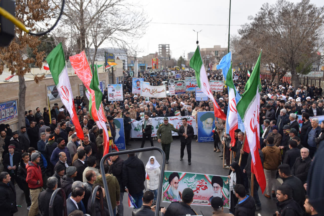 جلوه هایی از حضور پرشور مردم میاندوآب در راهپیمایی 22 بهمن +تصاویر