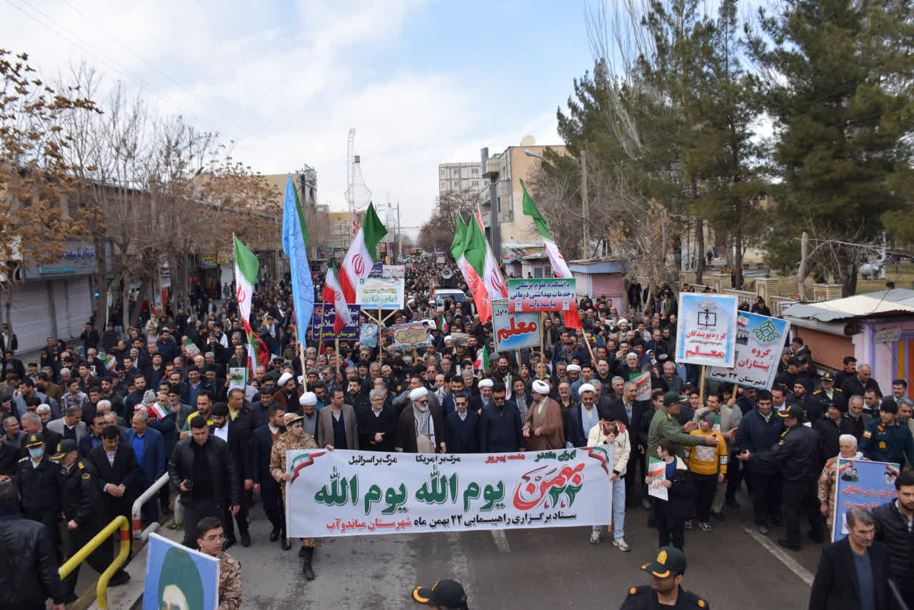 جلوه هایی از حضور پرشور مردم میاندوآب در راهپیمایی 22 بهمن +تصاویر