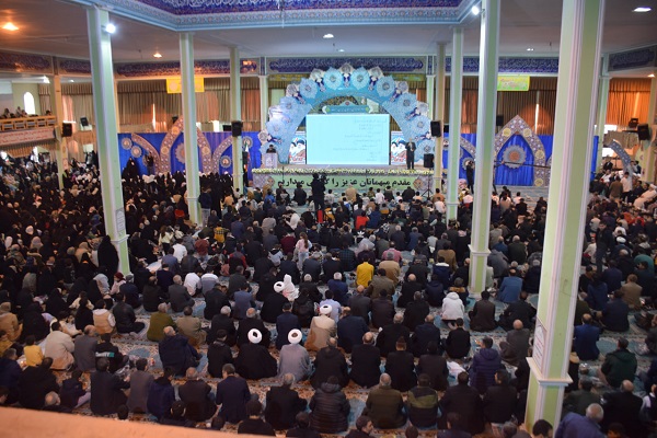 همایش معنوی "قرآن؛ نقشه راه انقلاب تا ظهور" با هدف انس با قرآن، تقویت وحدت ملی و محکومیت هتک حرمت به ساحت مقدس این کتاب آسمانی در مصلای امام خمینی (ره) میاندوآب برگزار شد