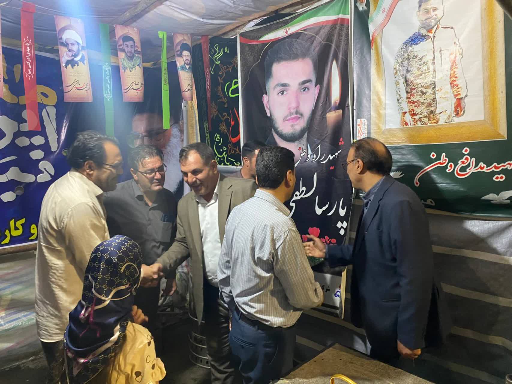رسول ملکی،معاون استاندار و فرماندار ویژه میاندوآب ضمن حضور در  یکصدمین اجتماع شبانه، از موکب های ادارات شهرستان نیز بازدید کرد