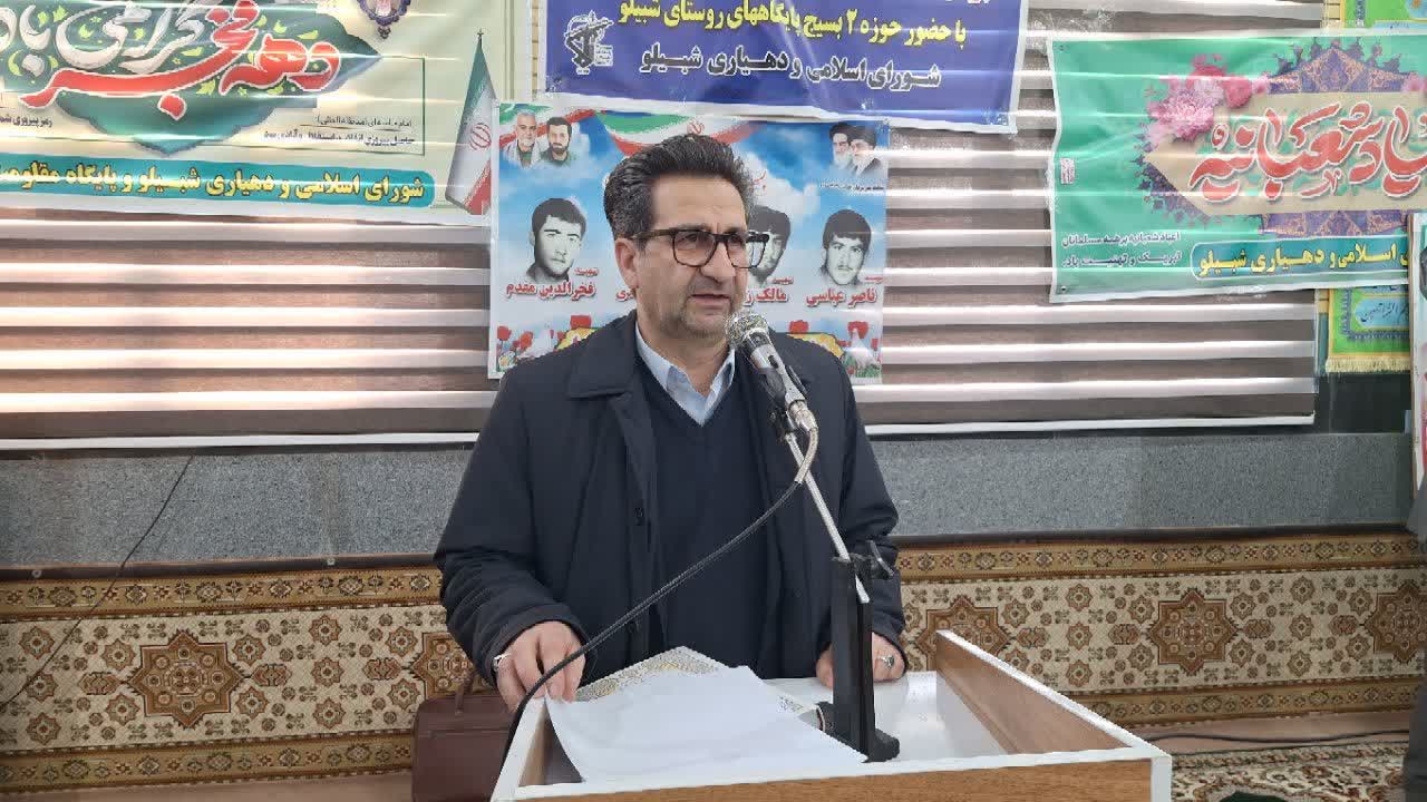 مراسم جشن  انقلاب و میز خدمت محله محور با حضورفرماندار ویژه میاندوآب، در مسجد امام حسین(ع) روستای شبیلو برگزار شد