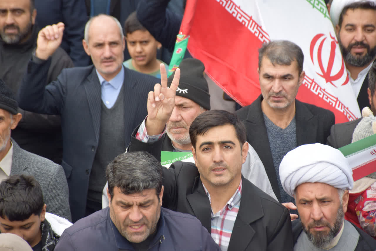جلوه هایی از حضور پرشور مردم میاندوآب در راهپیمایی 22 بهمن +تصاویر