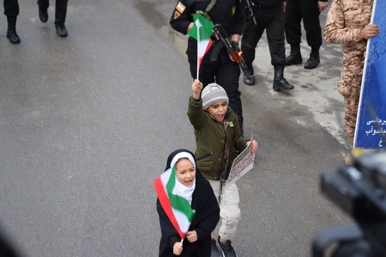 جلوه هایی از حضور پرشور مردم میاندوآب در راهپیمایی 22 بهمن +تصاویر