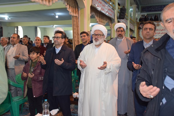 همایش معنوی "قرآن؛ نقشه راه انقلاب تا ظهور" با هدف انس با قرآن، تقویت وحدت ملی و محکومیت هتک حرمت به ساحت مقدس این کتاب آسمانی در مصلای امام خمینی (ره) میاندوآب برگزار شد