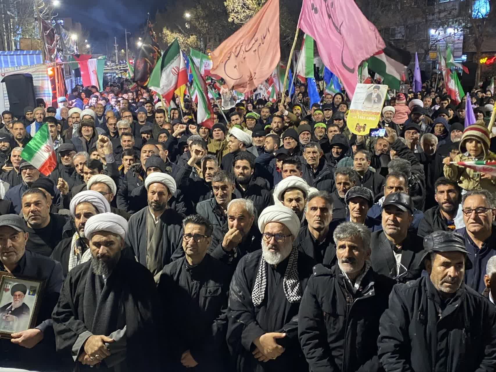 تداوم اجتماعات شبانه و حضور خیابانی مردم شهیدپرور و انقلابی میاندوآب در حمایت از رزمندگان و بیعت با رهبر معظم انقلاب