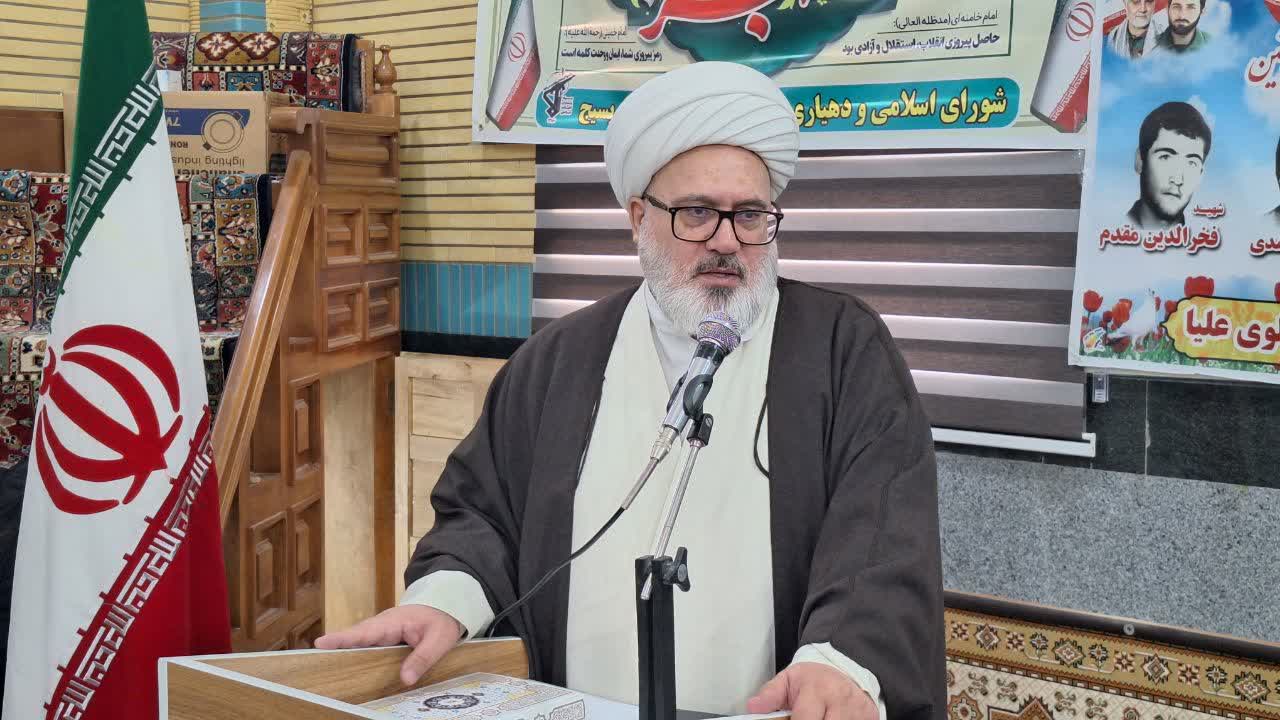 مراسم جشن  انقلاب و میز خدمت محله محور با حضورفرماندار ویژه میاندوآب، در مسجد امام حسین(ع) روستای شبیلو برگزار شد