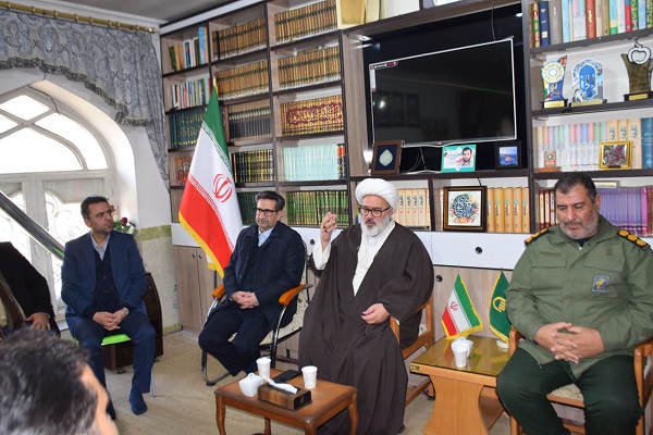 دیدار اعضای شورای اداری میاندوآب  با امام جمعه شهرستان به مناسبت گرامیداشت دهه فجر