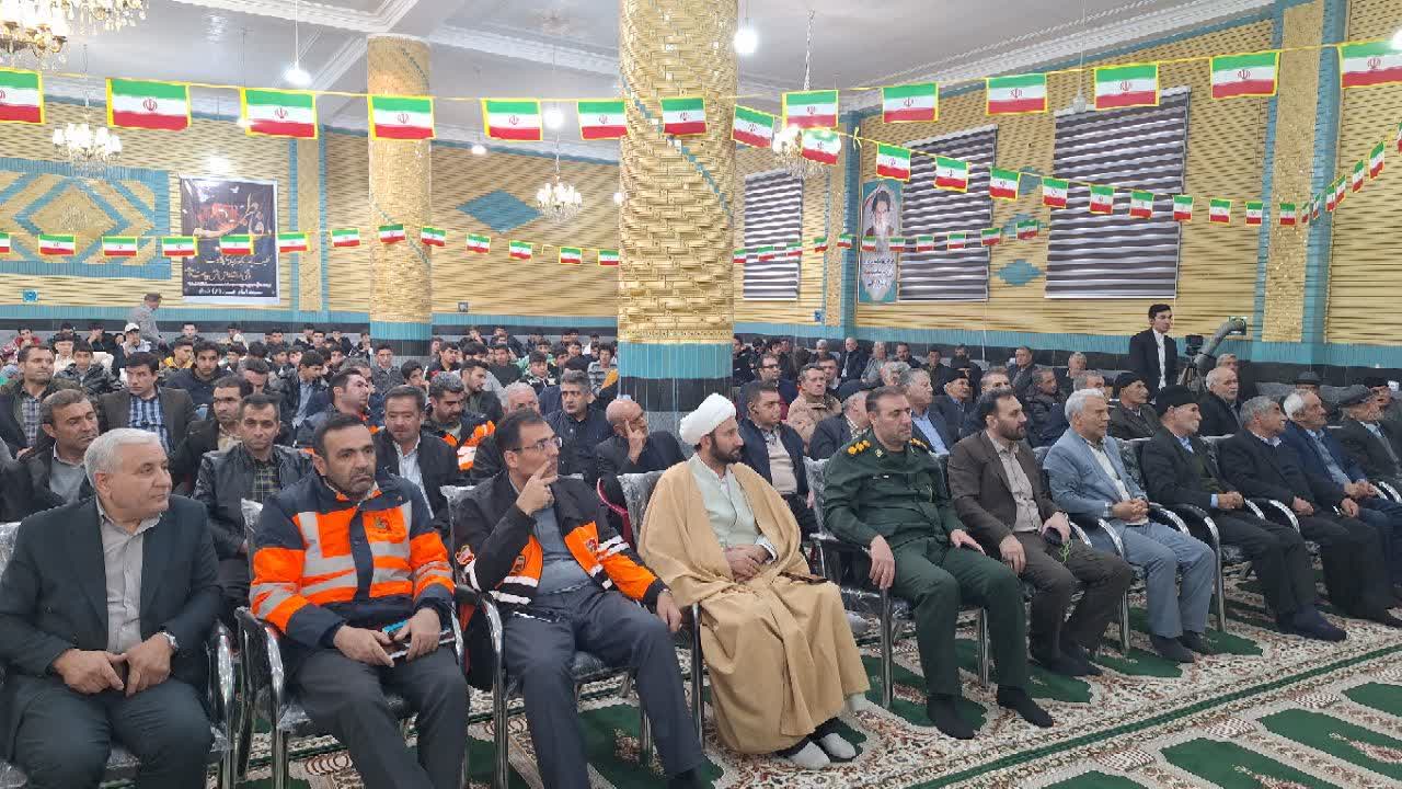 مراسم جشن  انقلاب و میز خدمت محله محور با حضورفرماندار ویژه میاندوآب، در مسجد امام حسین(ع) روستای شبیلو برگزار شد