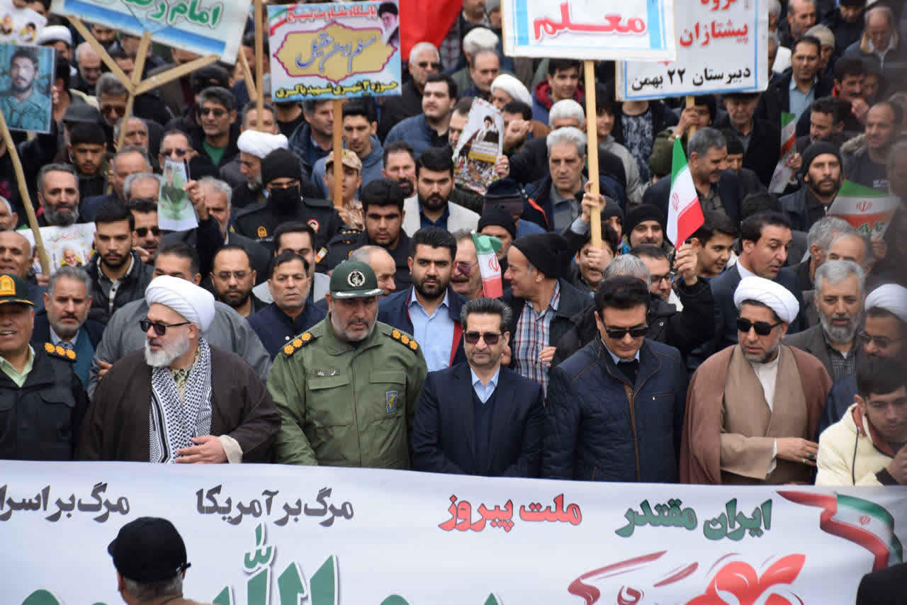 جلوه هایی از حضور پرشور مردم میاندوآب در راهپیمایی 22 بهمن +تصاویر