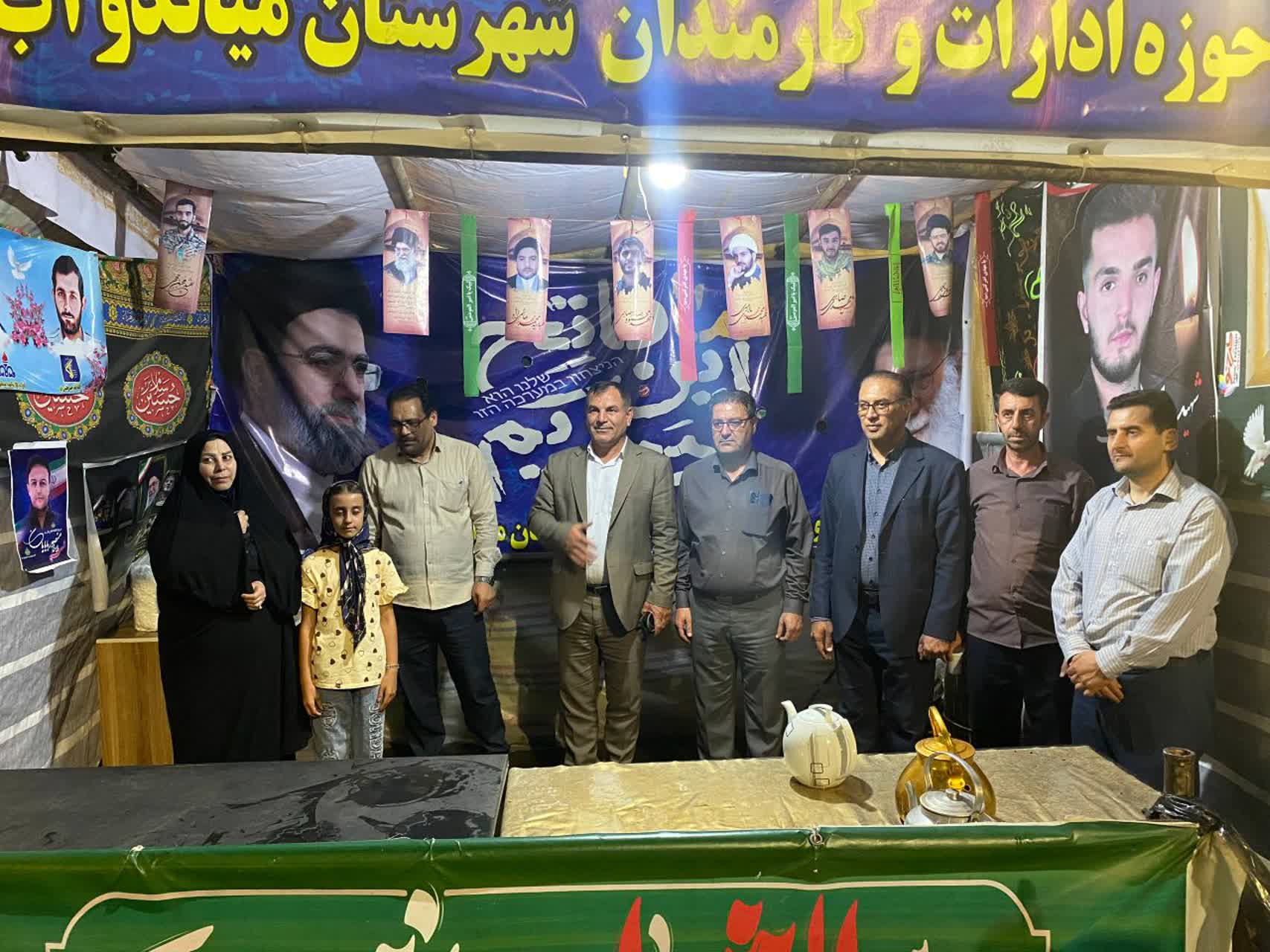 رسول ملکی،معاون استاندار و فرماندار ویژه میاندوآب ضمن حضور در  یکصدمین اجتماع شبانه، از موکب های ادارات شهرستان نیز بازدید کرد