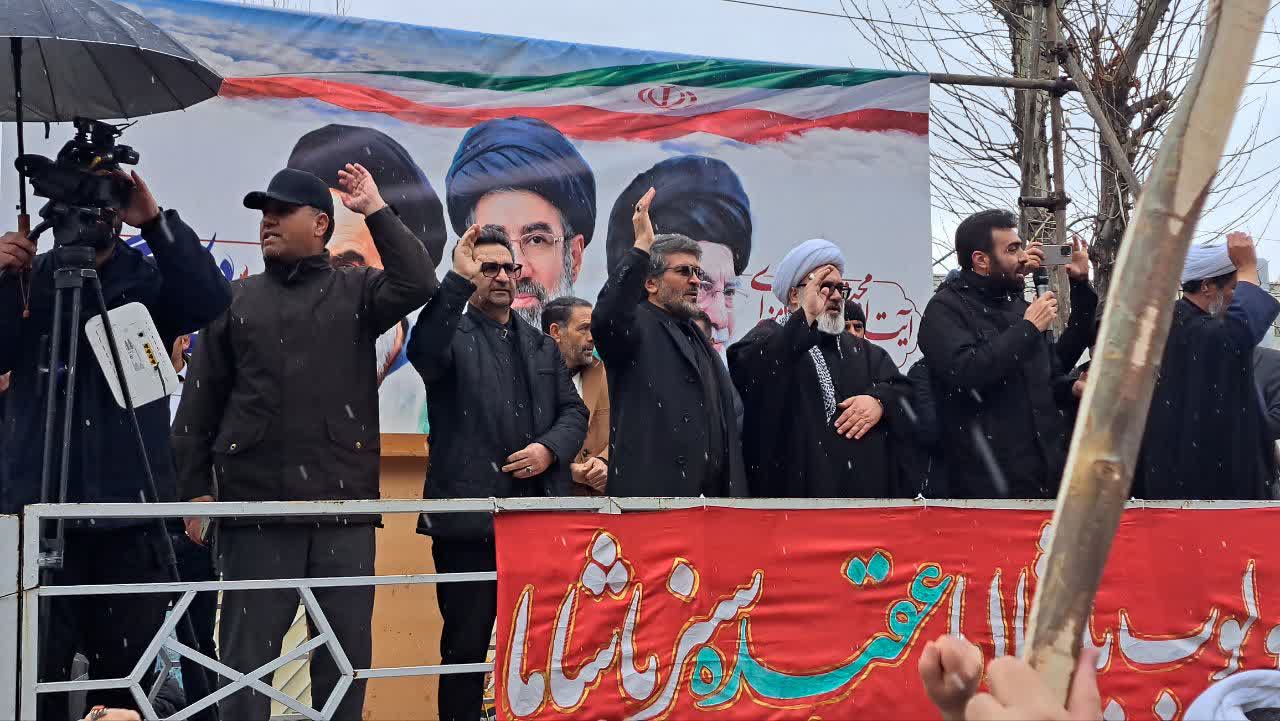 اجتماع پرشور مردم شهیدپرور و ولایتمدار میاندوآب در میثاق با امام شهید امت و بیعت با رهبر منتخب خبرگان ملت