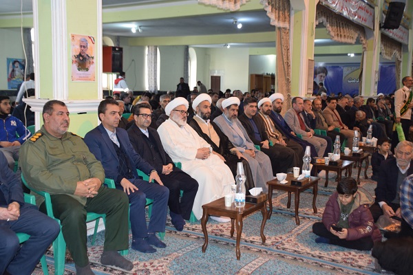 همایش معنوی "قرآن؛ نقشه راه انقلاب تا ظهور" با هدف انس با قرآن، تقویت وحدت ملی و محکومیت هتک حرمت به ساحت مقدس این کتاب آسمانی در مصلای امام خمینی (ره) میاندوآب برگزار شد