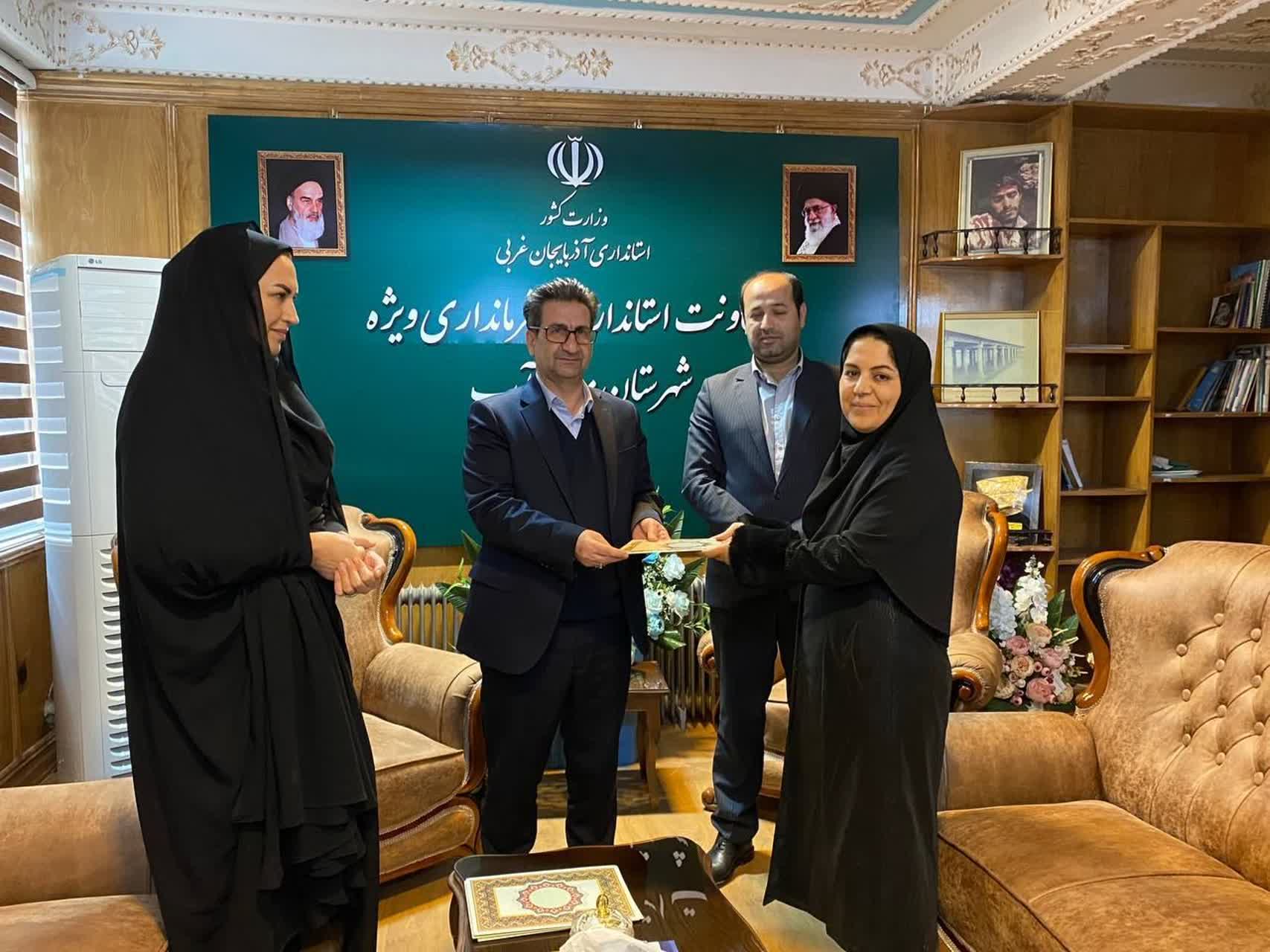 تجلیل از بانوان شاغل در فرمانداری میاندوآب به مناسبت روز زن و ولادت حضرت فاطمه زهرا (س)+تصاویر