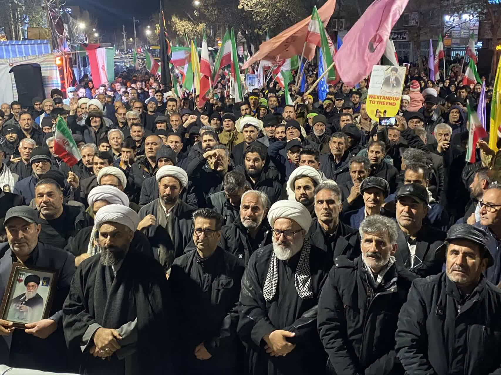 تداوم اجتماعات شبانه و حضور خیابانی مردم شهیدپرور و انقلابی میاندوآب در حمایت از رزمندگان و بیعت با رهبر معظم انقلاب