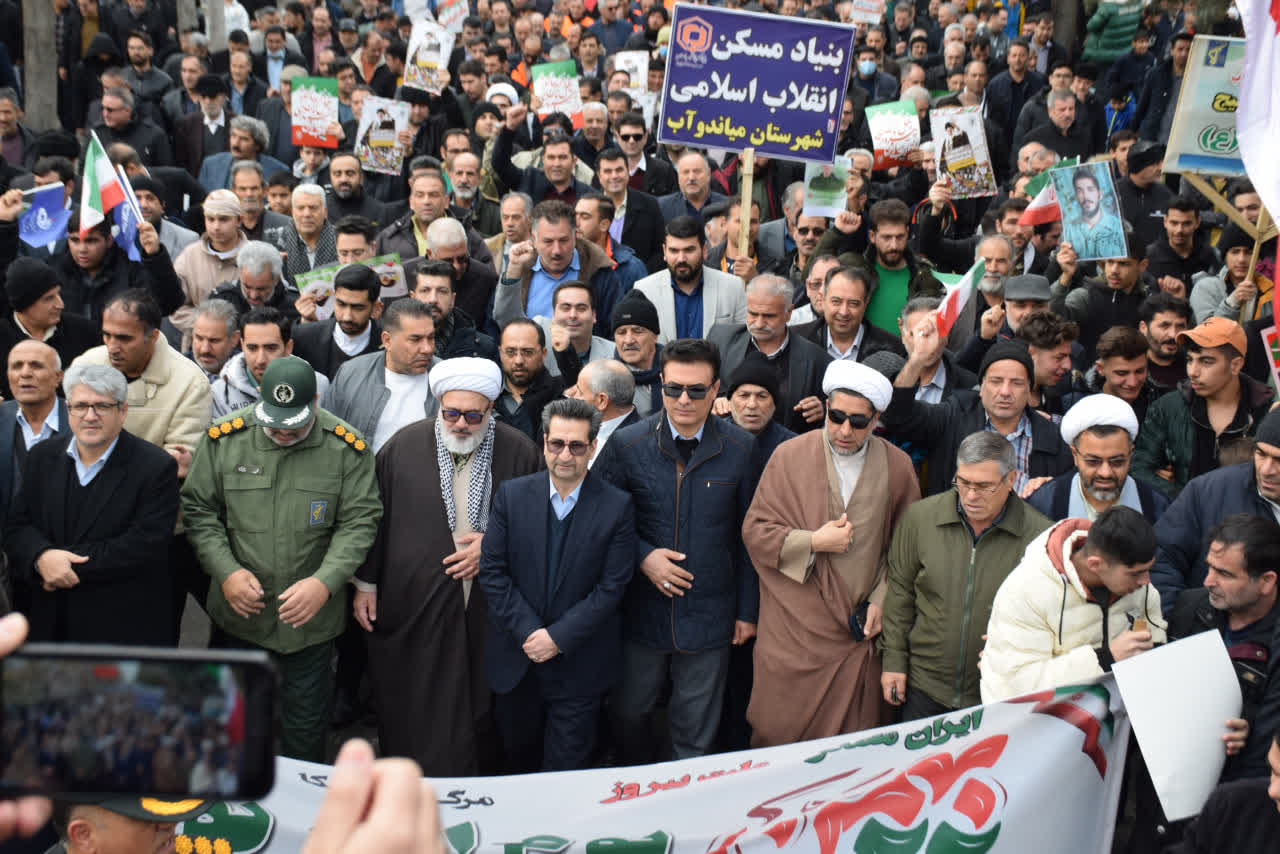 جلوه هایی از حضور پرشور مردم میاندوآب در راهپیمایی 22 بهمن +تصاویر