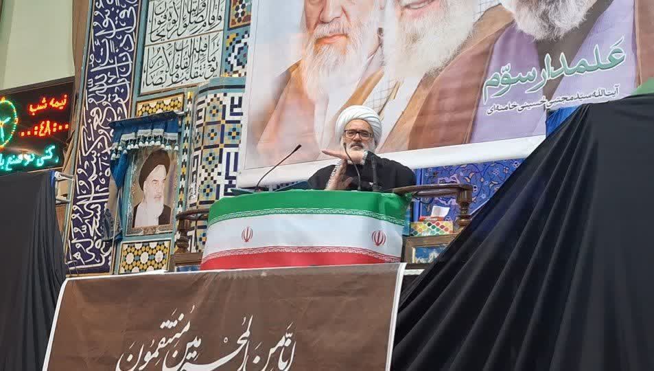 امیر تیموری، معاون استاندار و فرماندار ویژه میاندوآب در اولین نماز جمعه سال جدید  حضور یافت