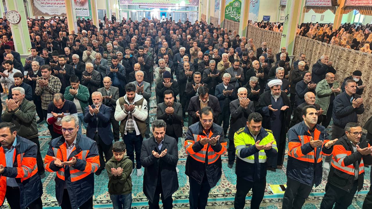 امیر تیموری، معاون استاندار و فرماندار ویژه میاندوآب در آیین نماز عبادی سیاسی جمعه حضور یافت