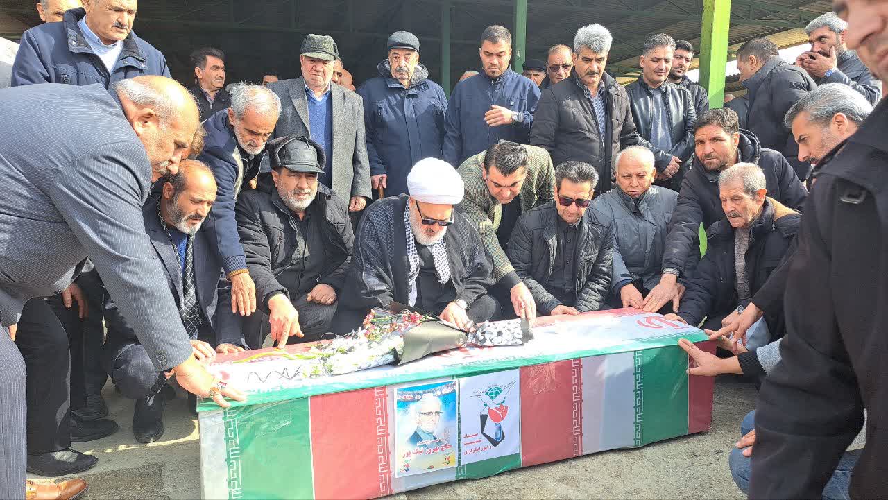 پیکر مطهر شهید حاج بهروز نیک پور با حضور بی نظیر و با شکوه مردم انقلابی و شهیدپرور میاندوآب تشییع شد