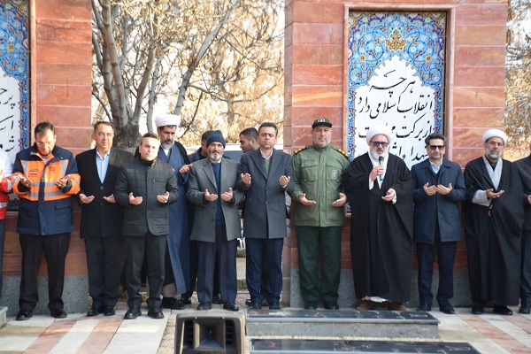 تجدید میثاق مسئولان شهرستان میاندوآب با شهدا در اولین روز از ایام گرامیداشت دهه فجر