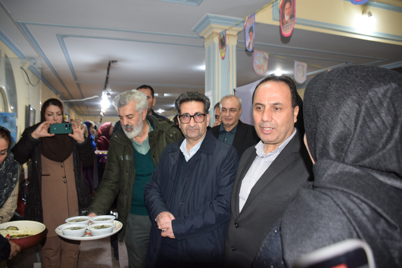 به مناسبت گرامیداشت دهه فجر، نمایشگاه جلوه های انقلاب در هنر با حضور امیر تیموری، معاون استاندار و فرماندار ویژه میاندوآب و حسن شریفی، مدیرکل آموزش فنی و حرفه‌ای استان آذربایجان غربی آغاز بکار کرد