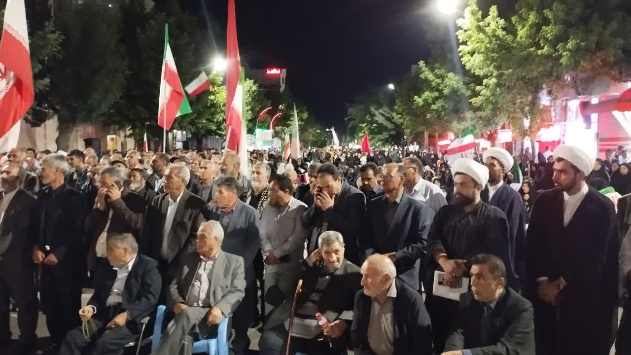 تدوام تجمع شبانه و حضور خودجوش مردم میاندوآب در دفاع از عزت و اقتدار ایران اسلامی