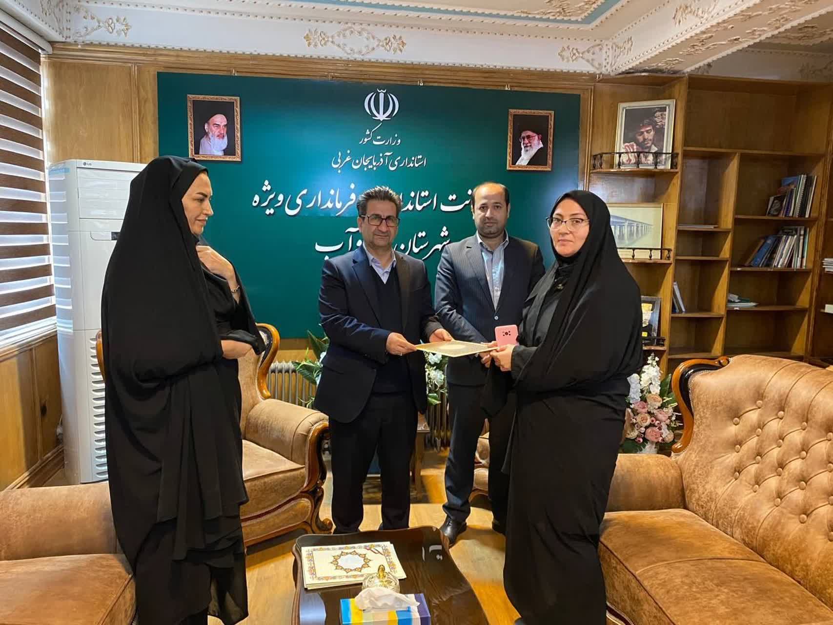 تجلیل از بانوان شاغل در فرمانداری میاندوآب به مناسبت روز زن و ولادت حضرت فاطمه زهرا (س)+تصاویر